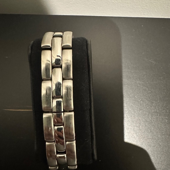 Baume and Mercier Linea Ladies Watch - Picture 2 of 15